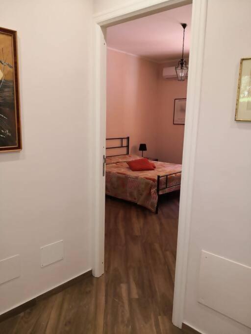 Appartamento in villa con piscina Palermo Esterno foto