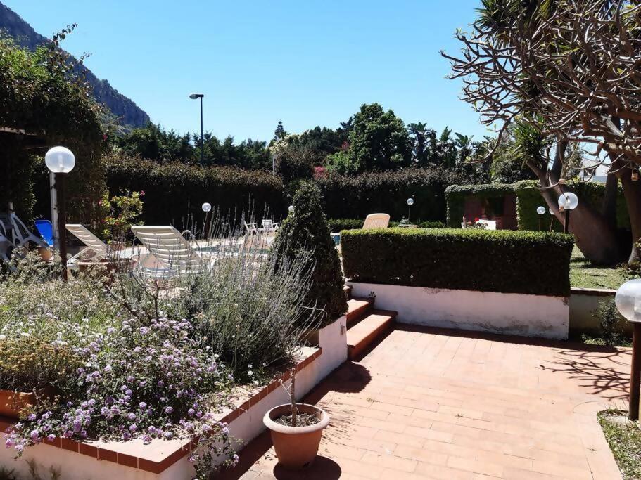 Appartamento in villa con piscina Palermo Esterno foto