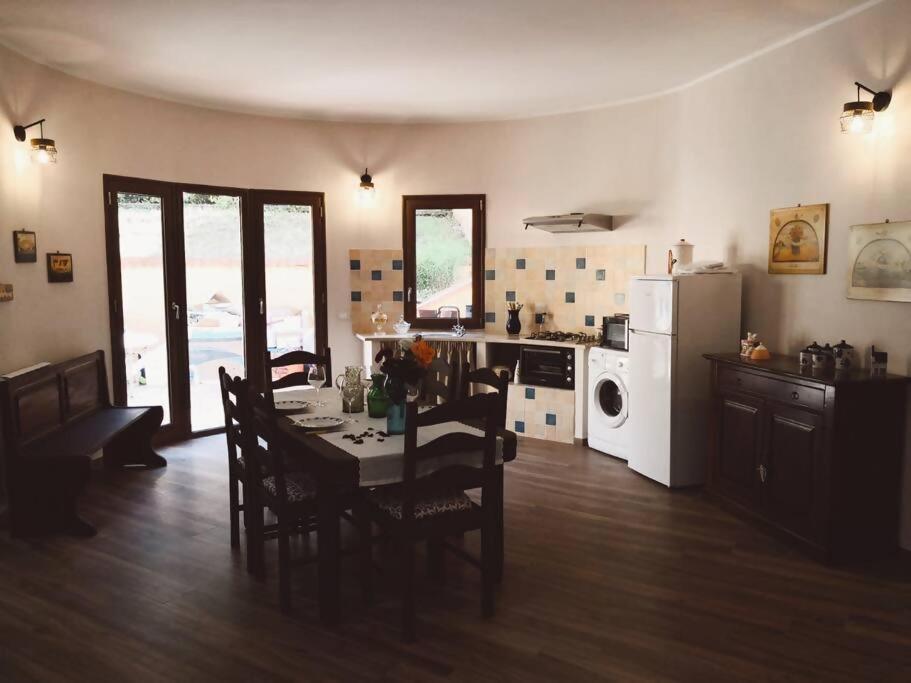 Appartamento in villa con piscina Palermo Esterno foto