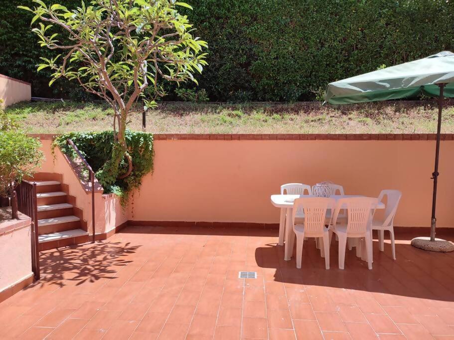 Appartamento in villa con piscina Palermo Esterno foto