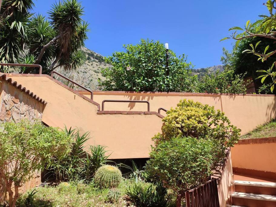 Appartamento in villa con piscina Palermo Esterno foto