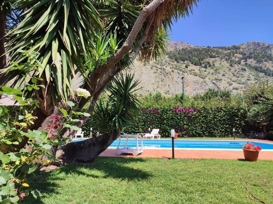 Appartamento in villa con piscina Palermo Esterno foto